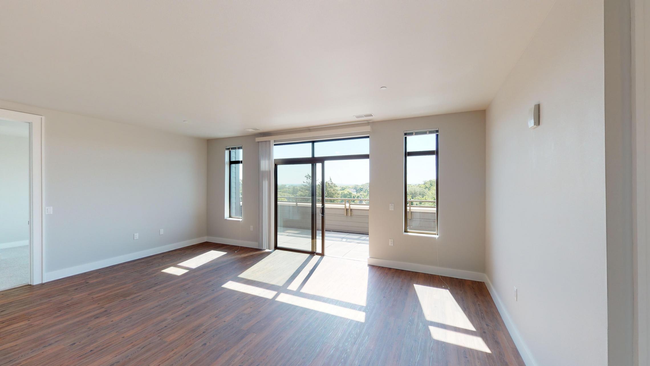 1722-Monroe-Apartment-509-Two-Bedroom-Top-Floor-Views-City-Capitol-Maidson-Luxury-Upscale-Modern-Design-Fitness-Gym-Terrace-Lounge-Pets-Living-Kithcen-Bathroom
