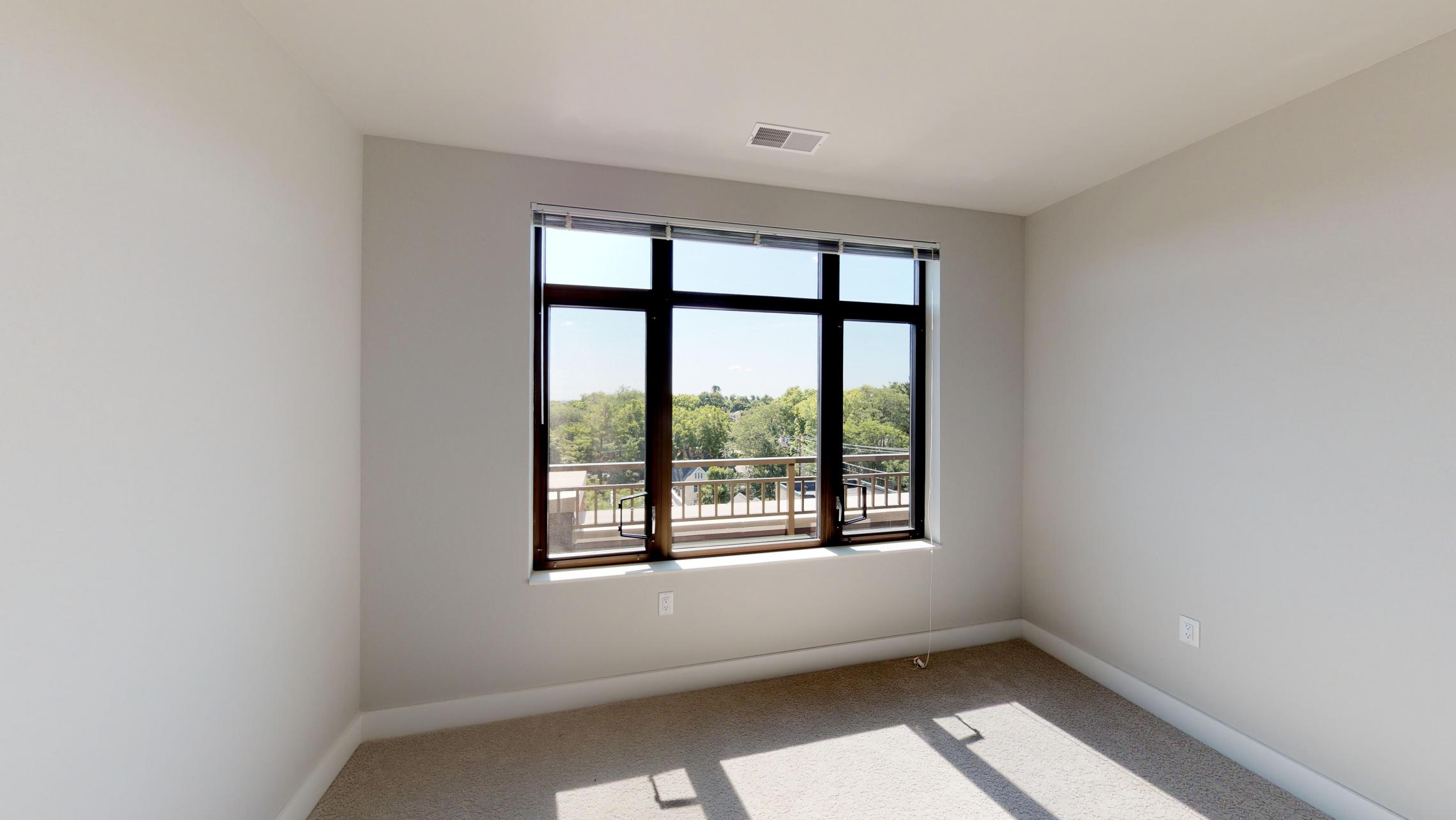 1722-Monroe-Apartment-509-Two-Bedroom-Top-Floor-Views-City-Capitol-Maidson-Luxury-Upscale-Modern-Design-Fitness-Gym-Terrace-Lounge-Pets-Living-Kithcen-Bathroom