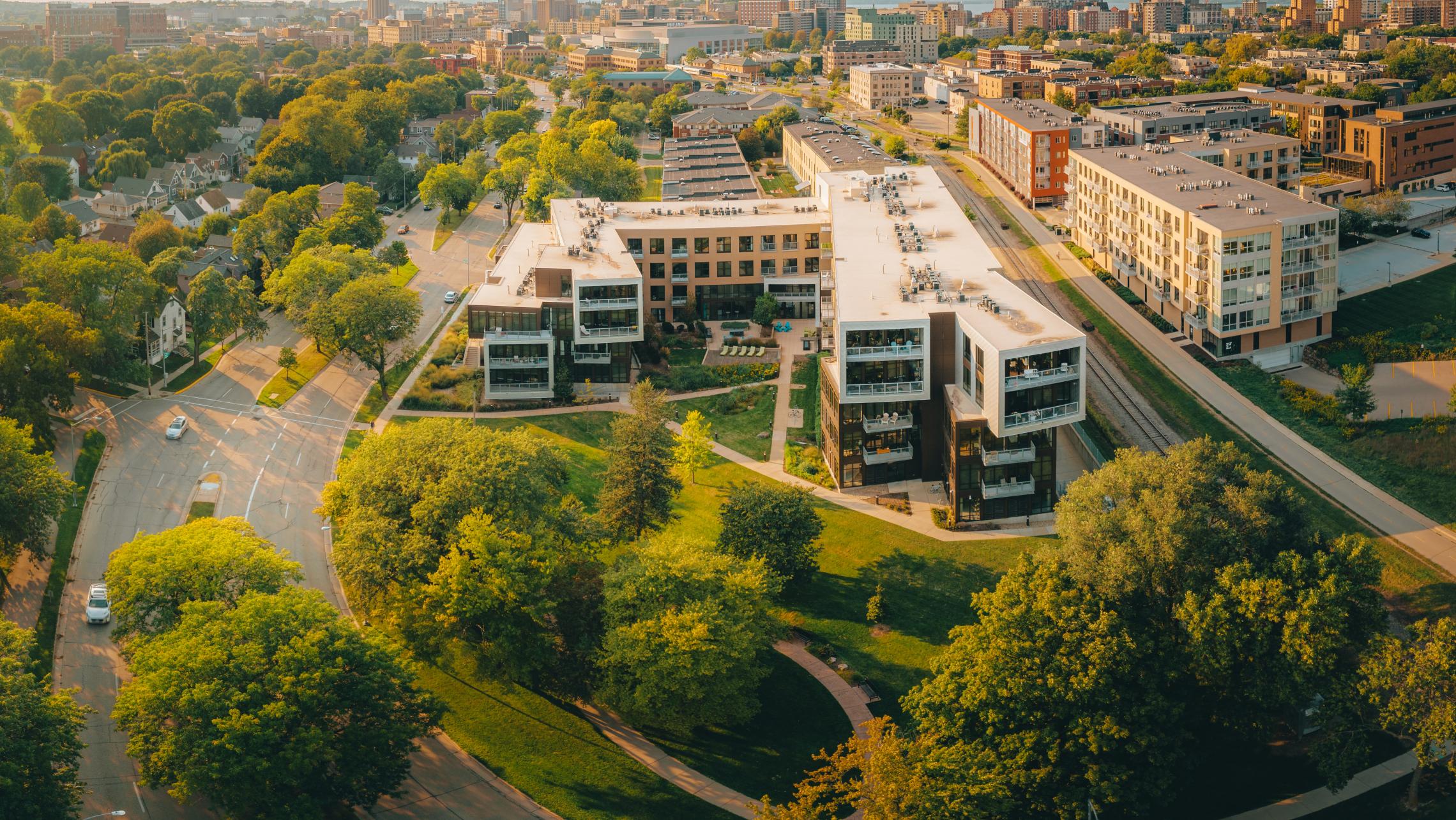 SEVEN27-Apartments-Modern-Upscale-Views-City-Downtown-Madison-Lake-Terrace-Balcony-Luxury.jpg