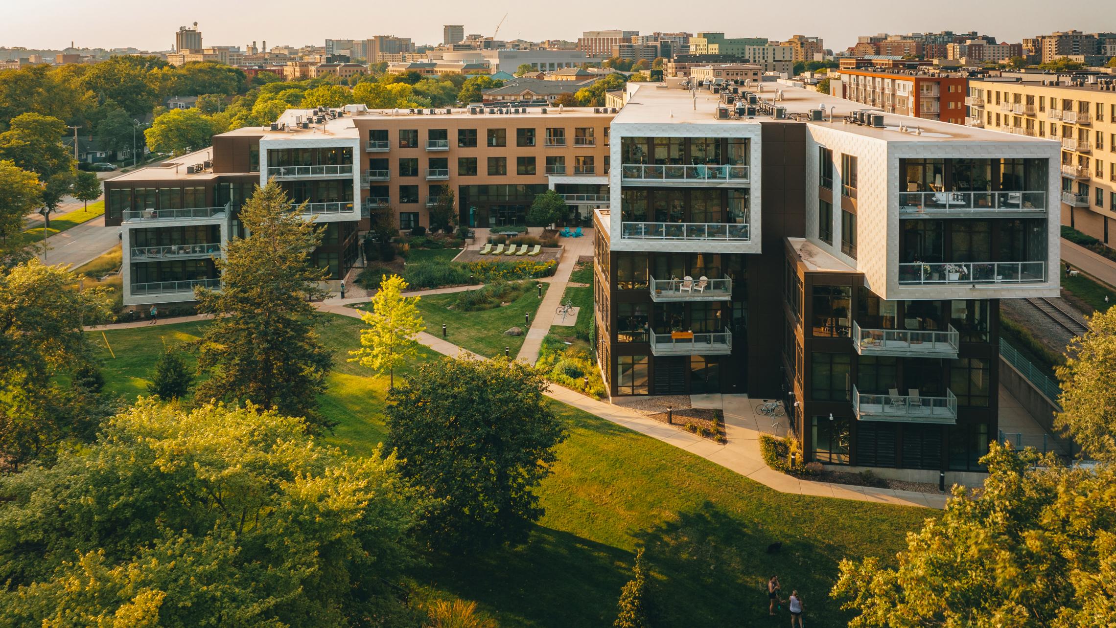 SEVEN27-Apartments-Modern-Upscale-Views-City-Downtown-Madison-Lake-Terrace-Balcony-Luxury.jpg