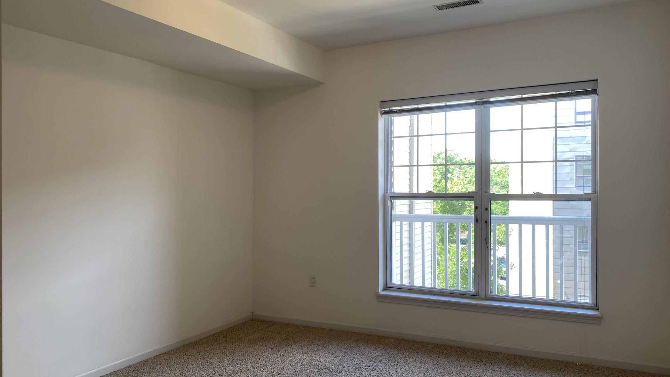 City-Place-Apartment-305-One-Bedroom-Bathroom-Kitchen-Living-Balcony-Downtown-Madison-Bike-City-Capitol-Lifestyle-Home-Laundry-Storage-Closet-Bathtub