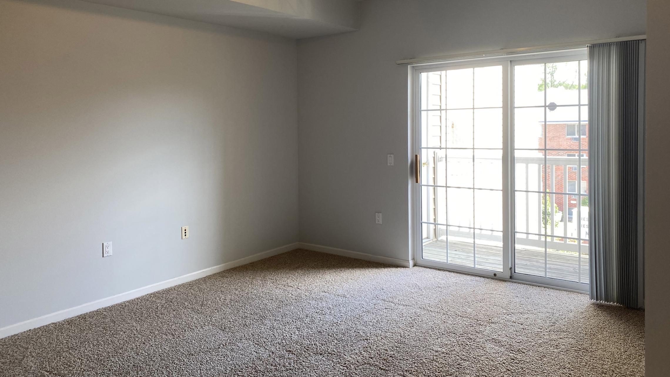 City-Place-Apartment-310-One-Bedroom-Natural-Light-Sunny-Bright-Bathroom-Kitchen-Living-Balcony-Downtown-Madison-Bike-City-Capitol-Lifestyle-Home-Laundry-Storage-Closet-Bathtub