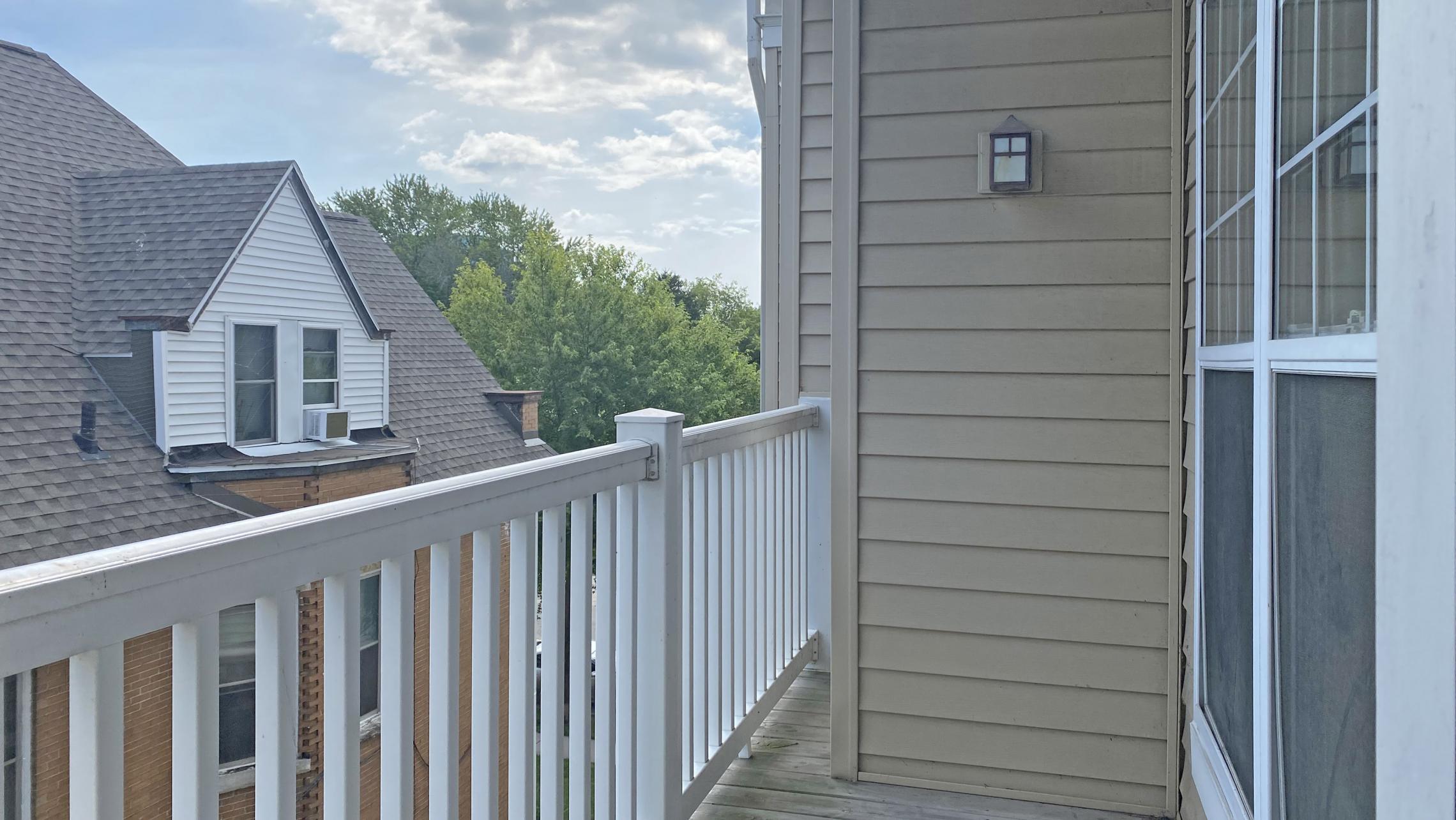 City-Place-Apartment-308-One-Bedroom-Living-Kitchen-Bedroom-Bath-Balcony-Downtown-Madison-Capitol-Main-Washington-Bike-City-Lifestyle