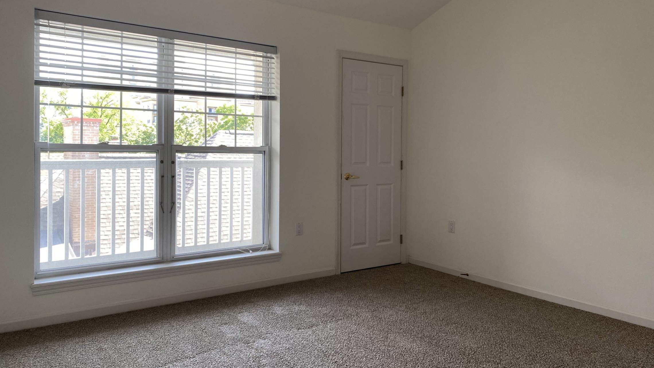 City-Place-Apartment-408-One-Bedroom-Natural-Light-Sunny-Bright-Bathroom-Kitchen-Living-Balcony-Downtown-Madison-Bike-City-Capitol-Lifestyle-Home-Laundry-Storage-Closet-Bathtub