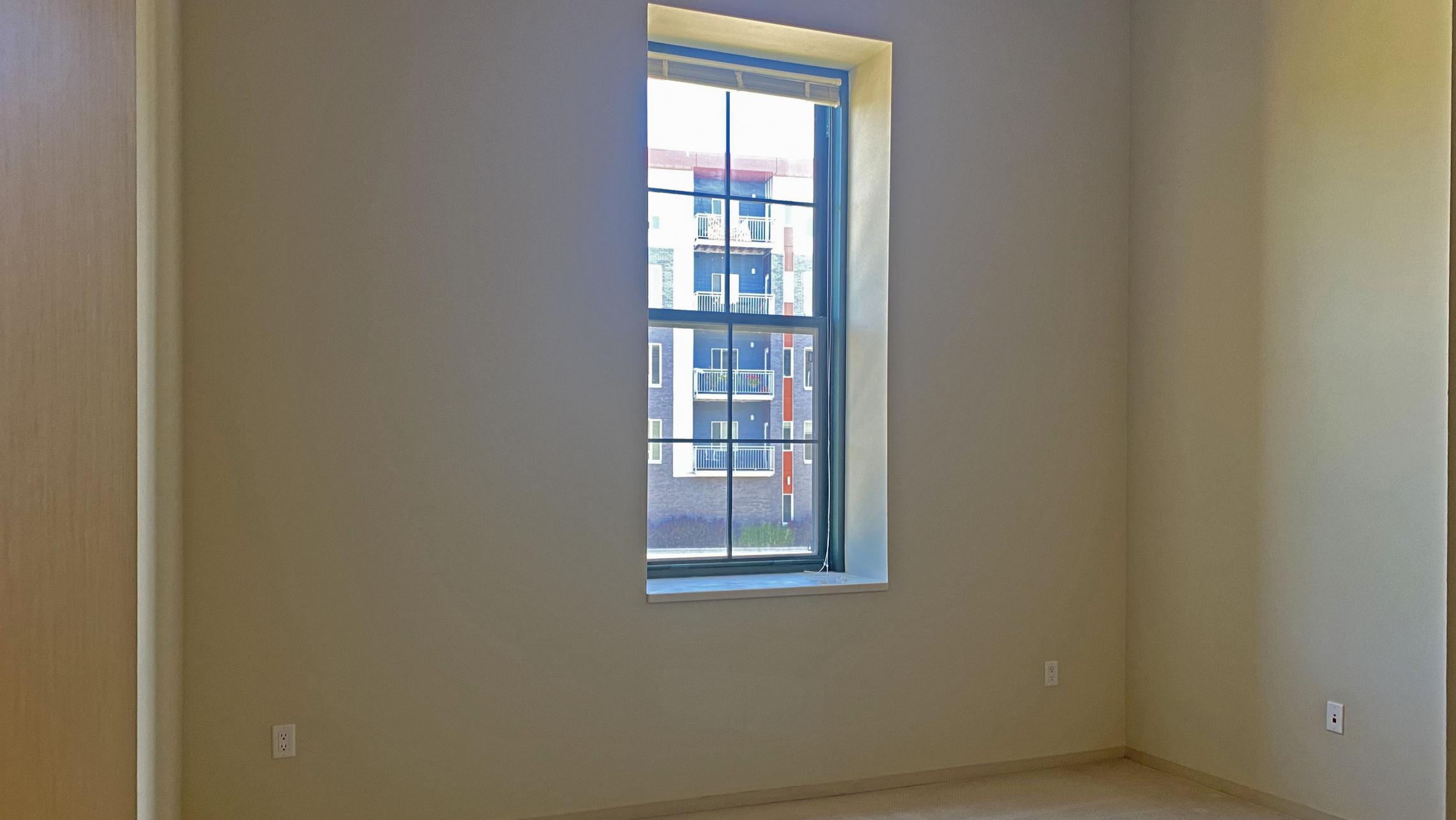 Tobacco-Lofts-Yards-Apartment-E211-One-Bedroom-Historic-Exposed-Brick-Timber-Beams-High-Ceilings-Design-Unique-Downtown-Bike-Path-Kitchen-Bathroom-Cats-Fitness-Courtyard-Lounge