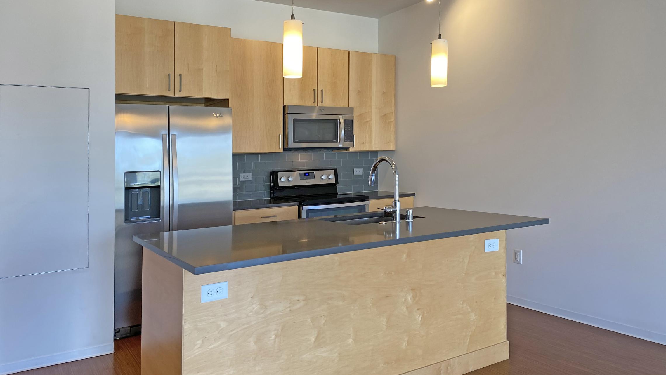 SEVEN27-The-Yards-Apartment-322-Two-Bedroom-Modern-Upscale-Luxury-Living-Kitchen-Bathroom-Design-Lounge-Fitness-Gym-Courtyard-Lake-View-Downtown-Madison