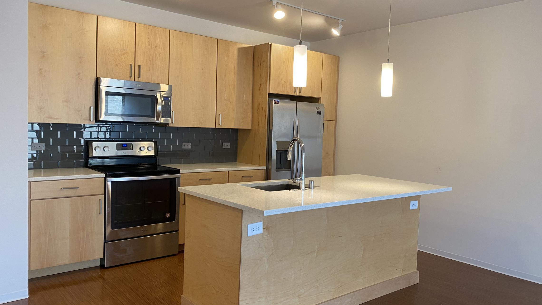 SEVEN27-Apartment-218-One-Bedroom-The-Yards-Modern-Upscale-Design-Luxury-Fitness-Courtyard-Lougne-Pets-Living-Kitchen-Downtown-Madison-Lake-Capitol-Lifestyle