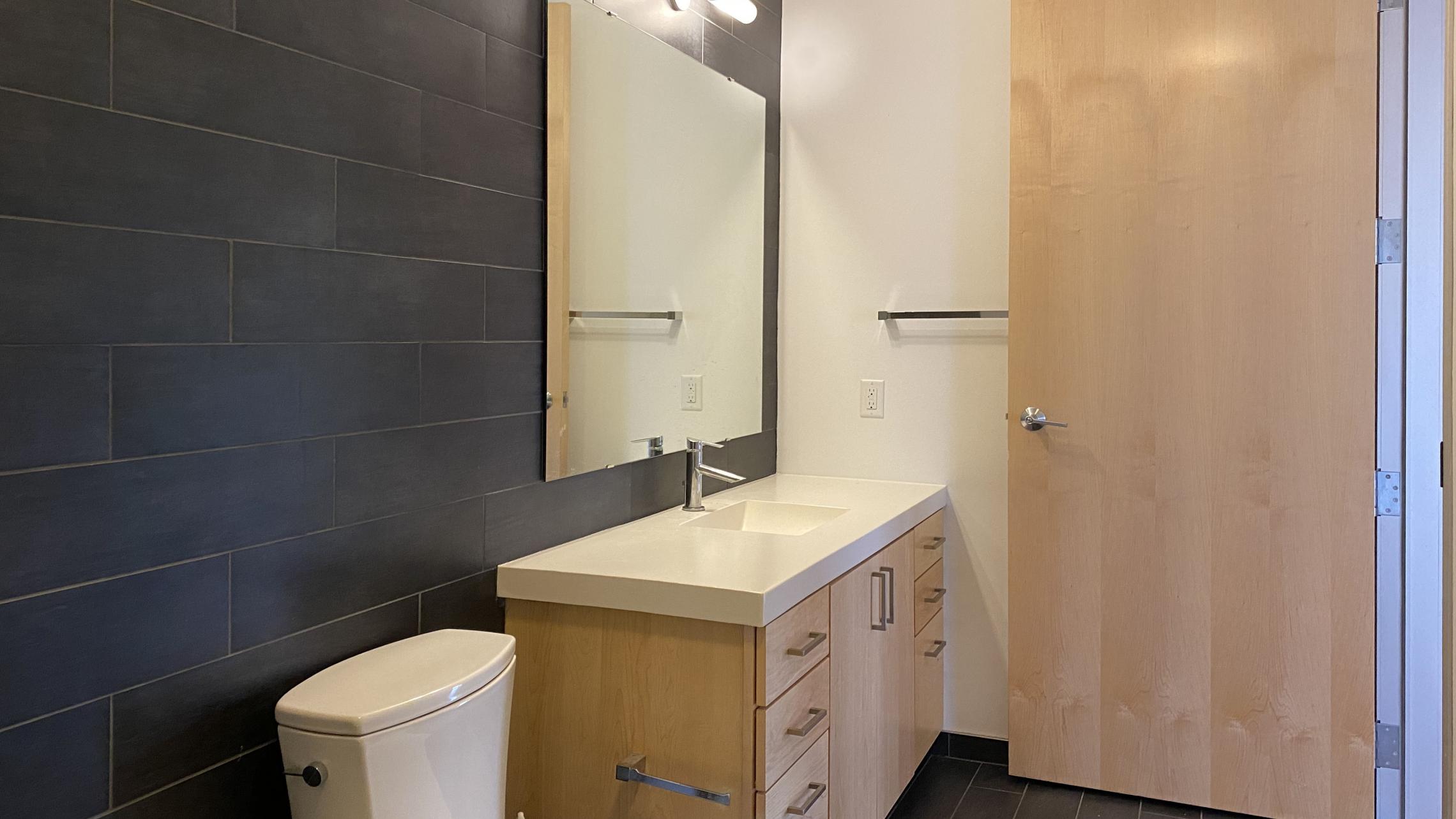 SEVEN27-Apartment-218-One-Bedroom-The-Yards-Modern-Upscale-Design-Luxury-Fitness-Courtyard-Lougne-Pets-Living-Kitchen-Downtown-Madison-Lake-Capitol-Lifestyle