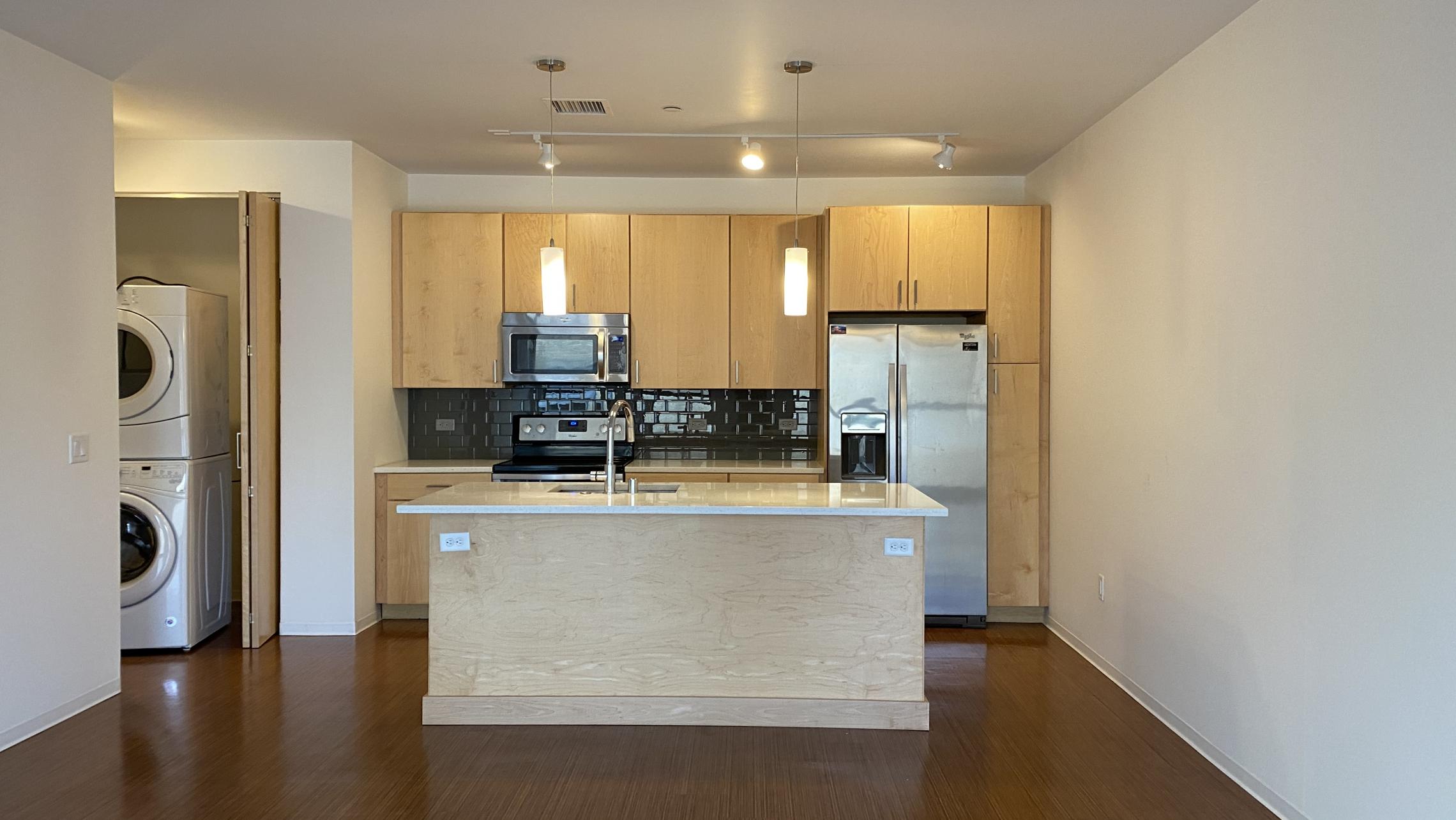 SEVEN27-Apartment-218-One-Bedroom-The-Yards-Modern-Upscale-Design-Luxury-Fitness-Courtyard-Lougne-Pets-Living-Kitchen-Downtown-Madison-Lake-Capitol-Lifestyle