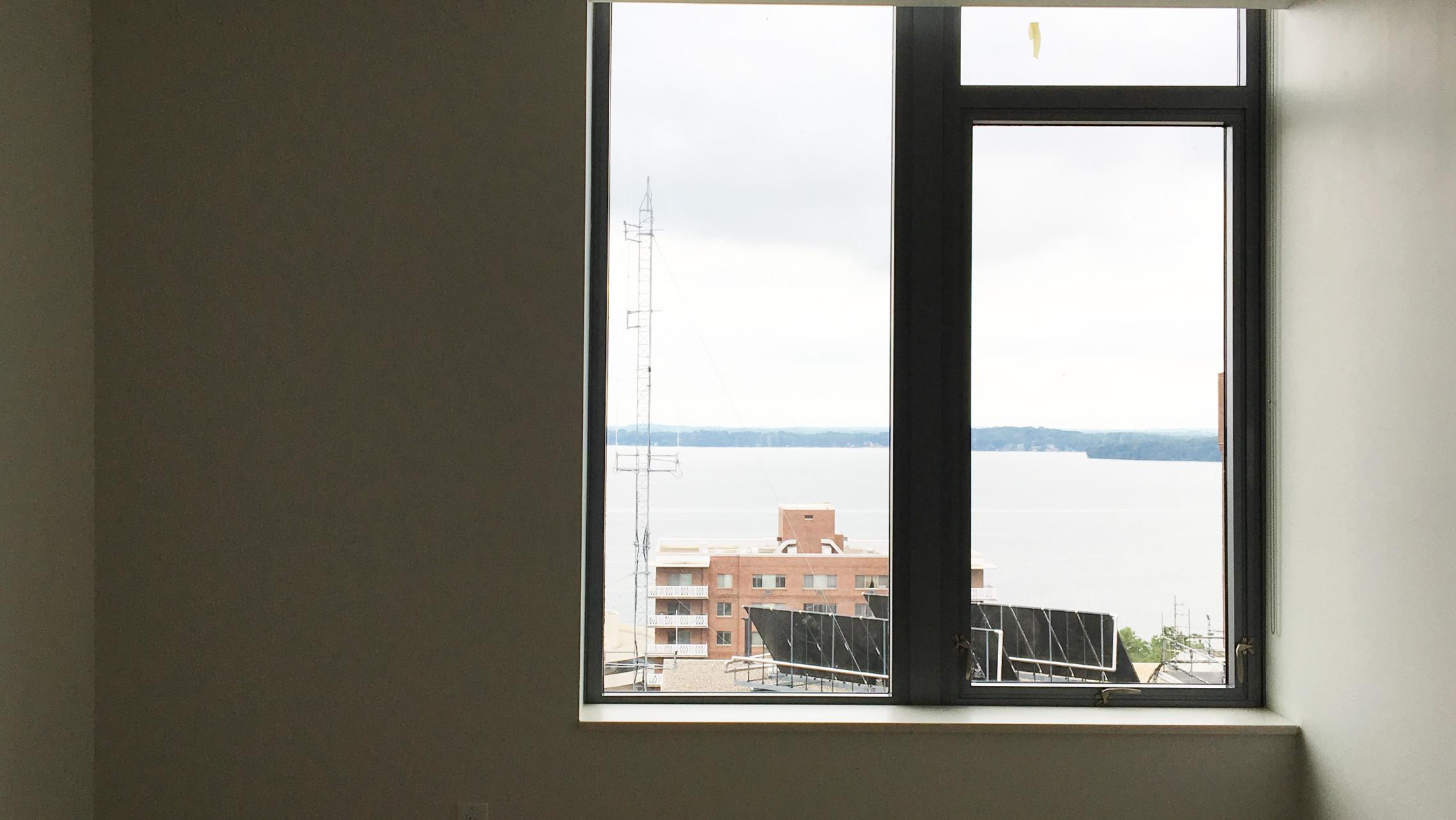 The-Pressman-Apartments-911-Top-Floor-Lake-View-Modern-Upscale-Luxury-Lifestyle-Capitol-Square-Gym-Fitness-Terrace-Downtown-Madison