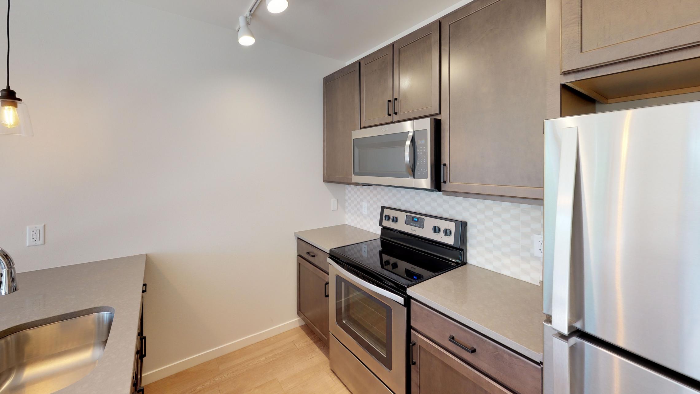 Quarter-Row-Yards-Apartment-226-Corner-Windows-One-Bedroom-Modern-Upscale-Fitness-Lounge-Courtyard-Downtown-Madison-Balcony-Amenities-Luxury