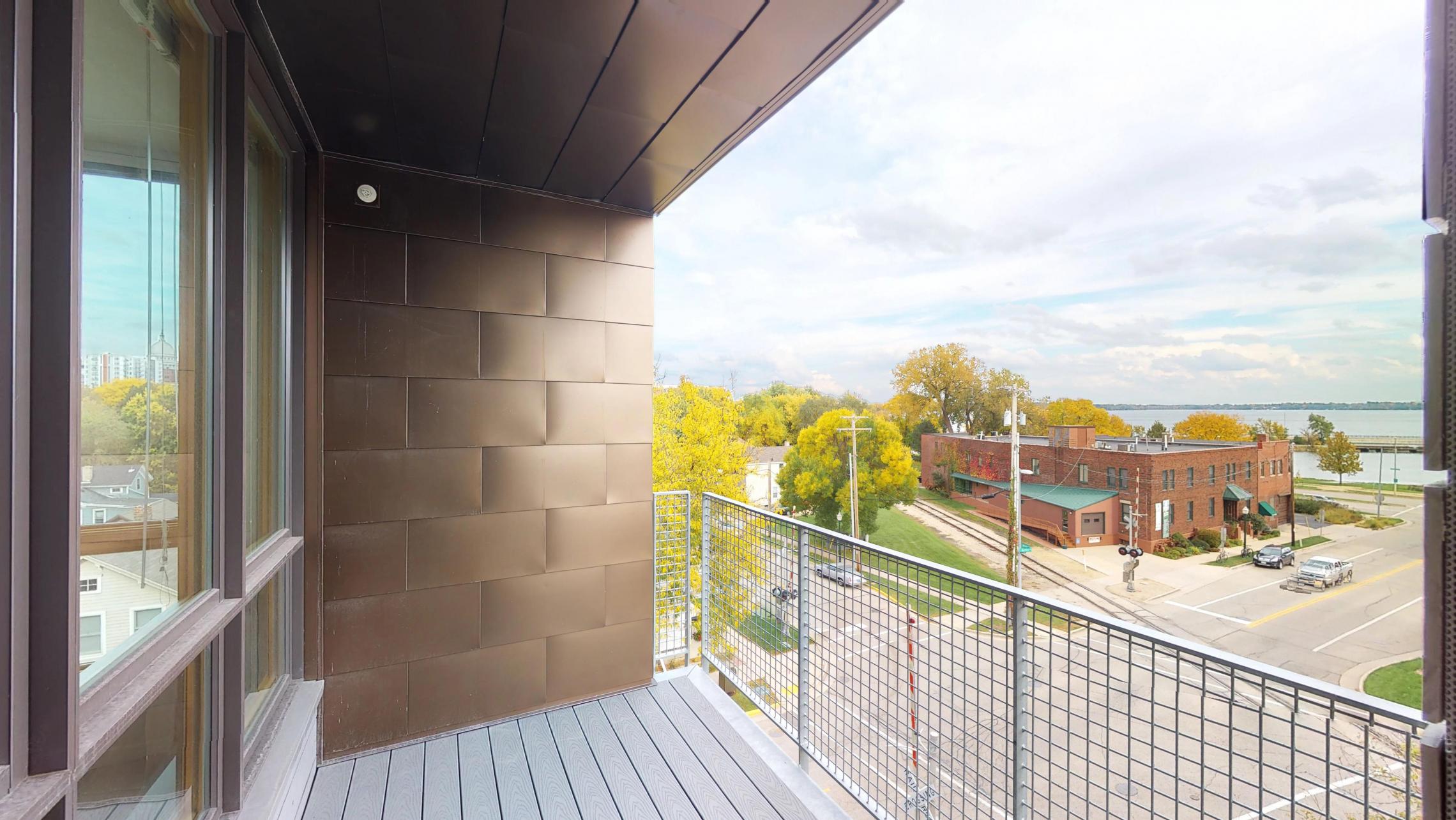 Quarter-Row-Yards-Apartment-401-Corner-Windows-three-Bedroom-Modern-Upscale-Fitness-Lake-Capitol-Views-Downtown-Madison-Balcony-Amenities-Luxury