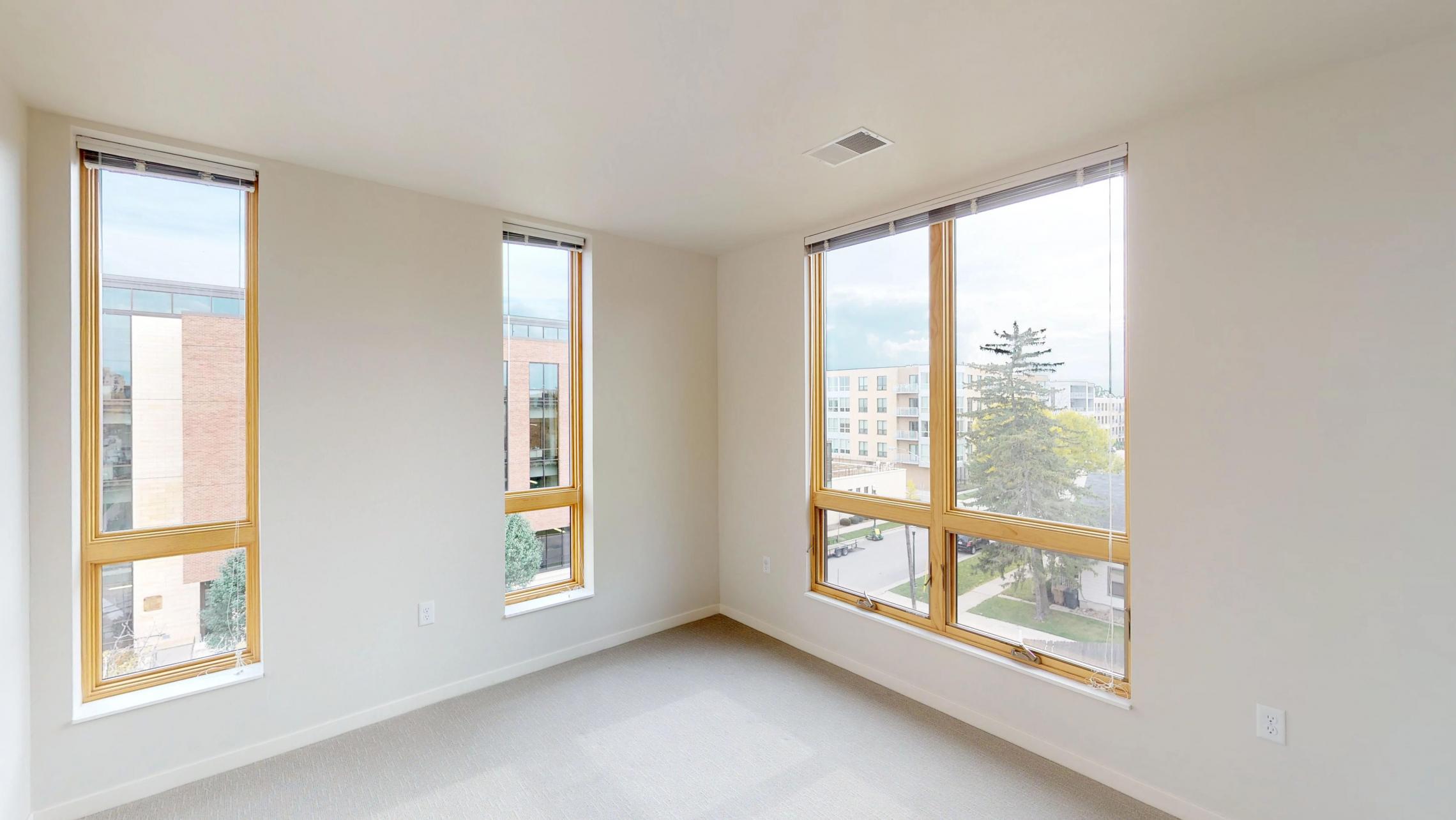 Quarter-Row-Yards-Apartment-401-Corner-Windows-three-Bedroom-Modern-Upscale-Fitness-Lake-Capitol-Views-Downtown-Madison-Balcony-Amenities-Luxury