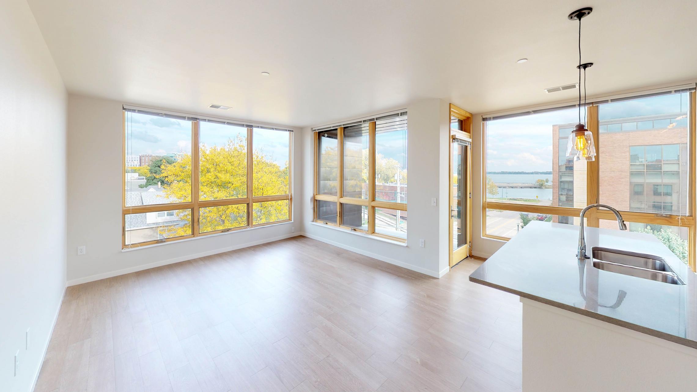 Quarter-Row-Yards-Apartment-401-Corner-Windows-three-Bedroom-Modern-Upscale-Fitness-Lake-Capitol-Views-Downtown-Madison-Balcony-Amenities-Luxury