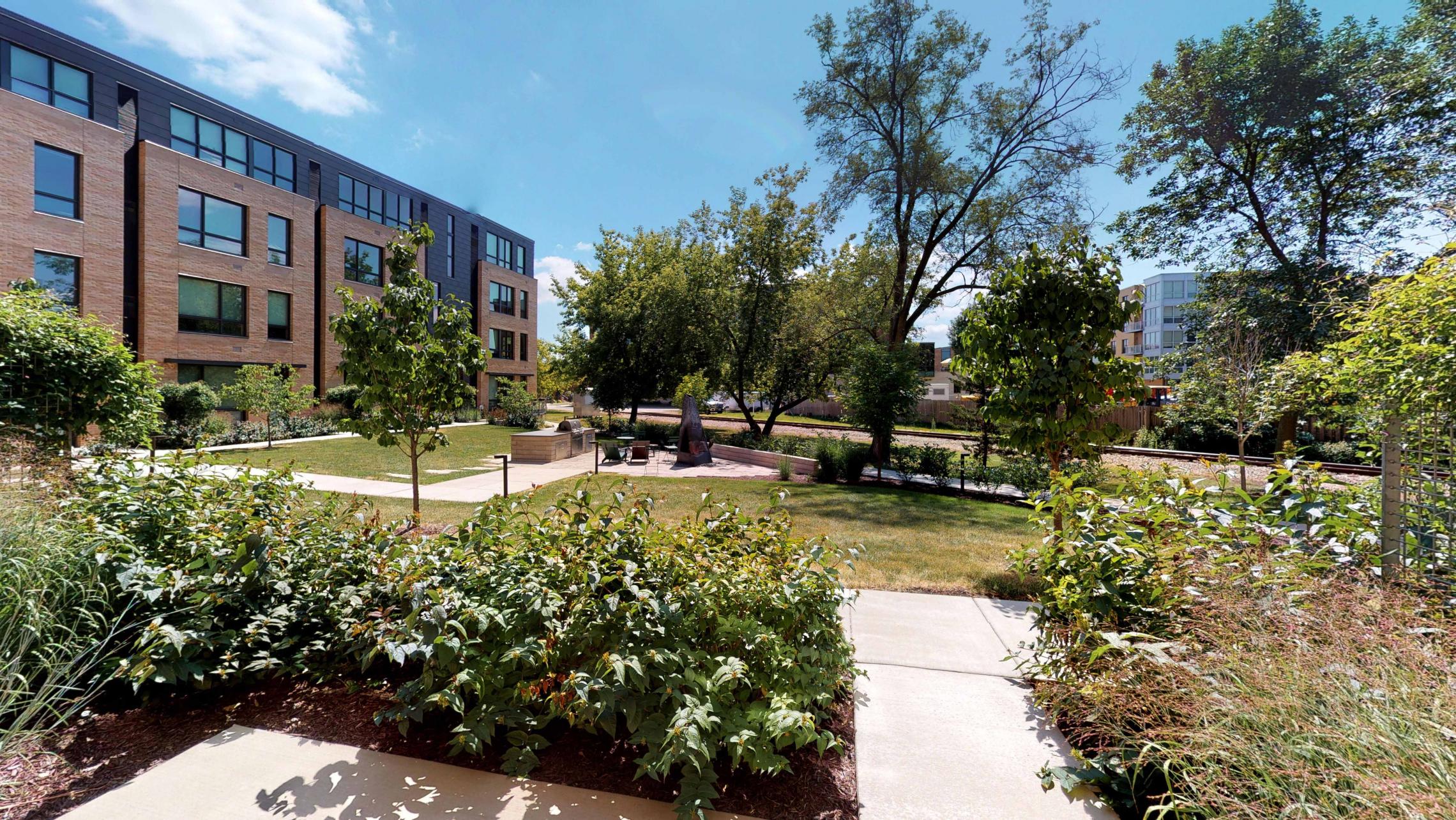 Quarter-Row-Yards-Apartment-122-One-Bedroom-Patio-Modern-Upscale-Fitness-Lounge-Courtyard-Downtown-Madison-View-Bike-Trail-Lifestyle