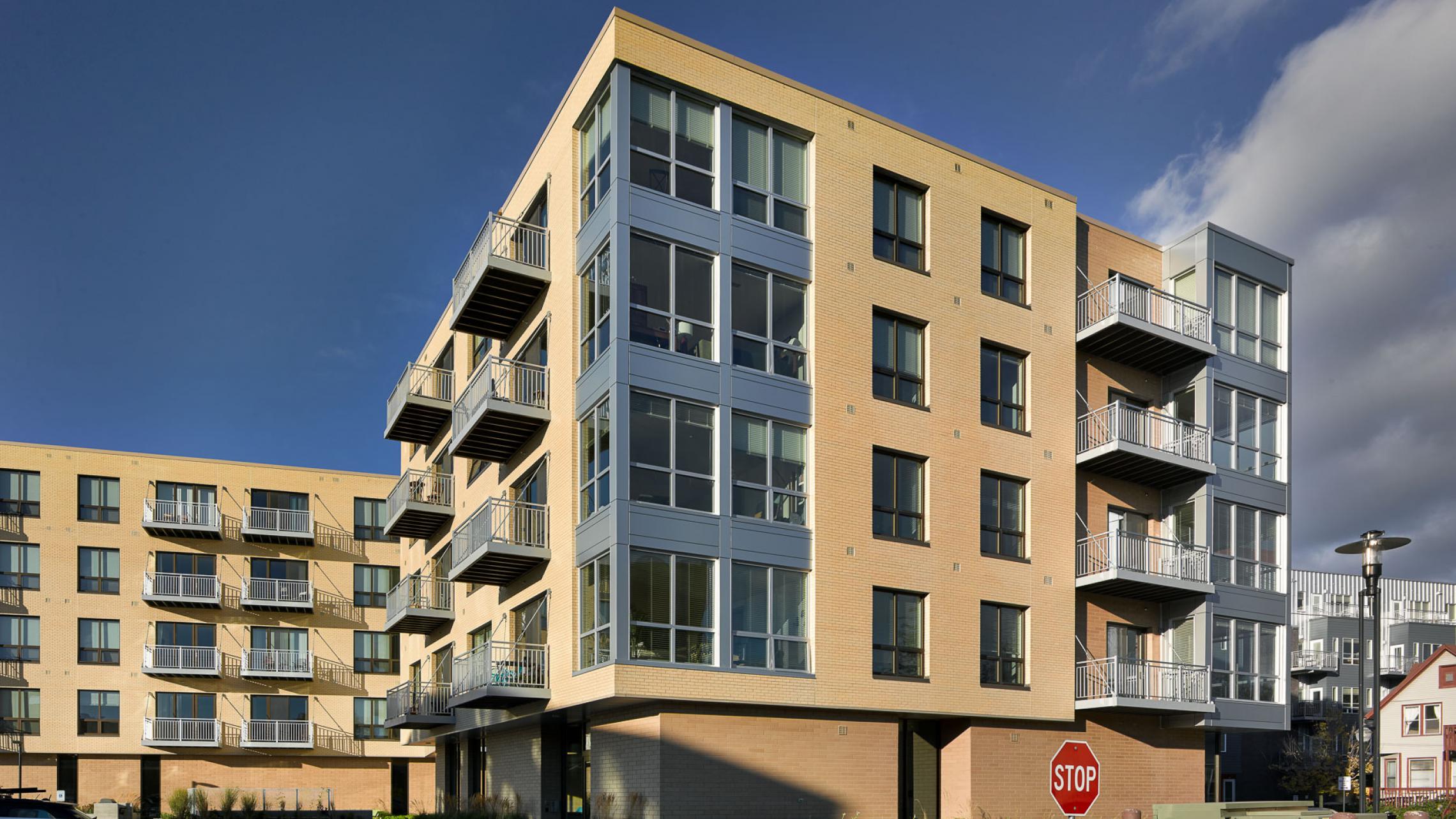 ULI Nine Line Apartments - Balcony with Sun