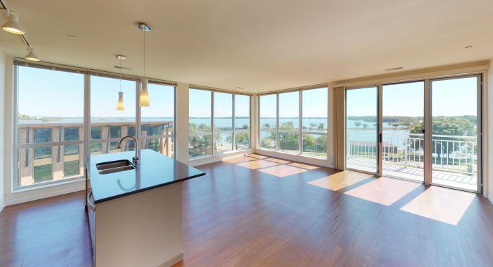 Nine-Line-Apartment-Three-Bedroom Modern-Lake view-Luxury-Stunning-Views-Capitol-lifestyle-Balcony